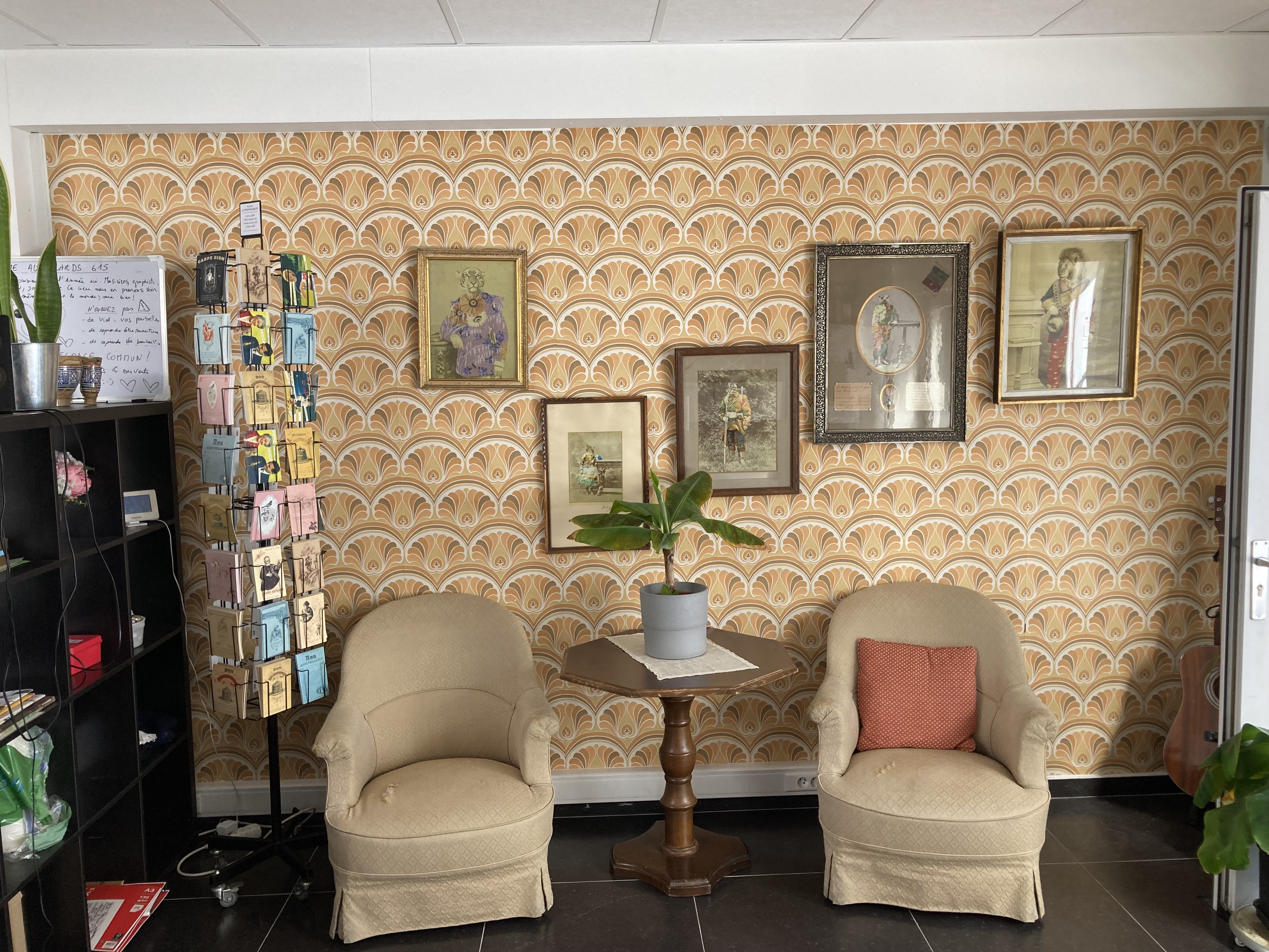 Le foyer et son mur